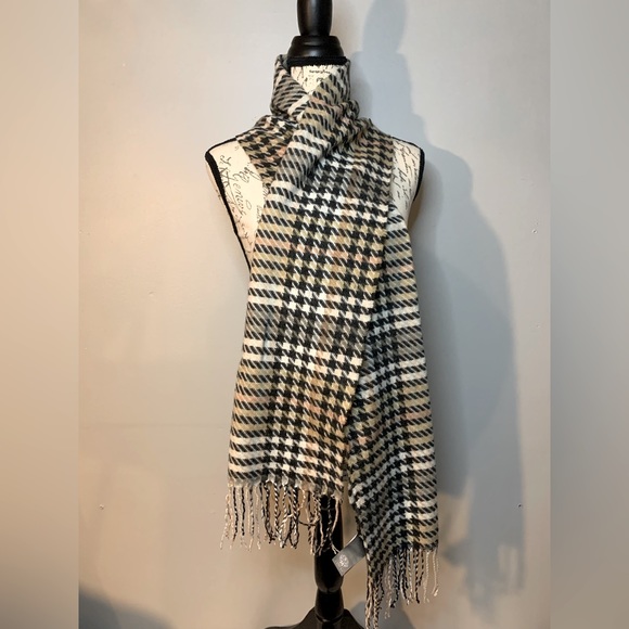 Vince Camuto houndstooth scarf - Picture 1 of 6